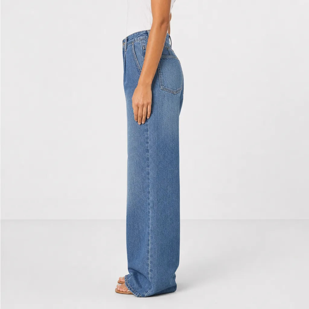 Women's Gathered Waist Wide Leg Jeans with Front Pockets - Blue
